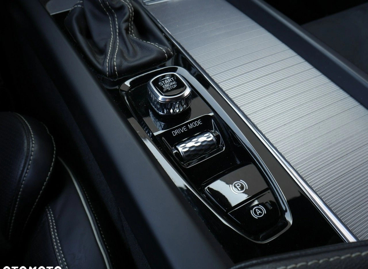 Volvo XC 60 cena 169900 przebieg: 43933, rok produkcji 2019 z Czarna Woda małe 352